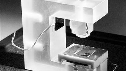 前沿研究：微型装置中超高精度频率生成的秘密